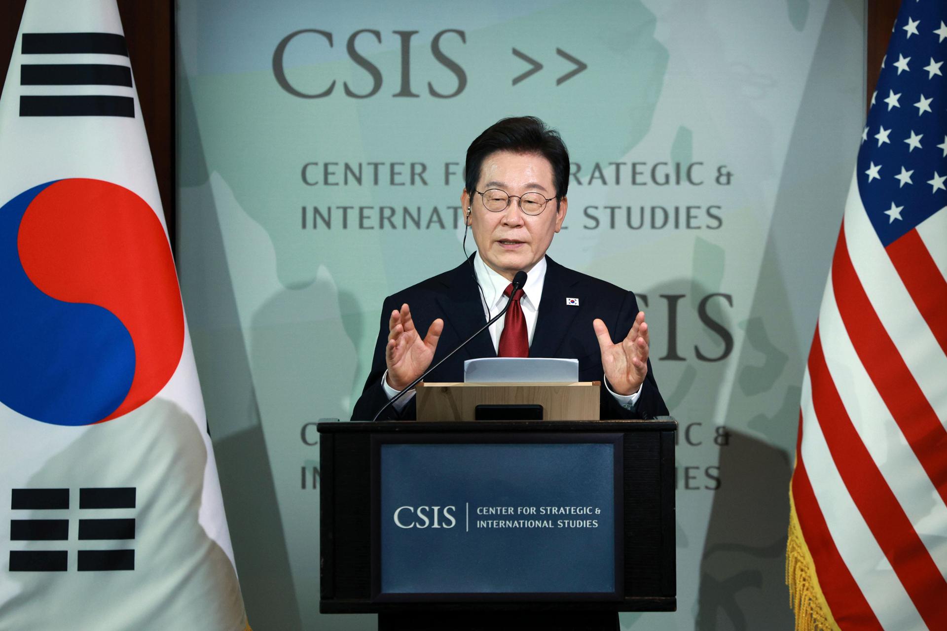 [SUMMIT] Lee pledges higher defense spending, signals future-oriented alliance