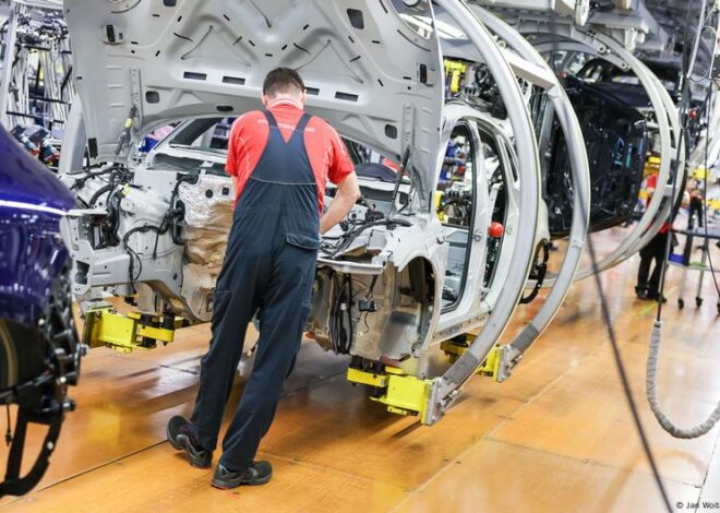 German car industry sheds 51,500 jobs in a year – DW – 08/26/2025